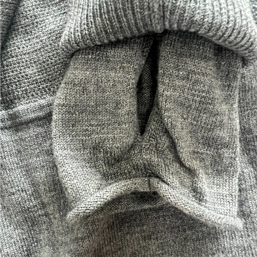 Lululemon sit in lotus wrap - size 8 - merino wool - gray - Picture 6 of 15
